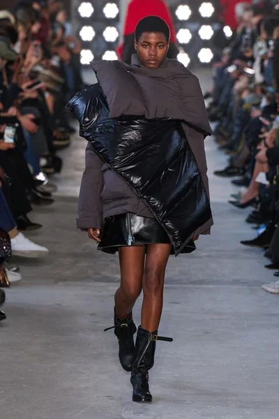 Look 11